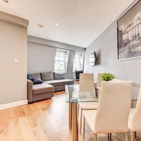 Apartment for rent for €3,496 per month in London, Lansdowne Way