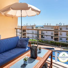 Apartment for rent for €1,599 per month in Albufeira, Rua José Ramos Pimenta