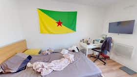 Отдельная комната сдается в аренду за 420 € в месяц в Toulon, Rue des Remparts