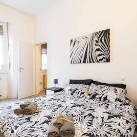 Apartment for rent for €1,350 per month in Milan, Piazza Angilberto II