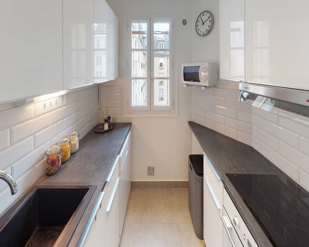 Private room for rent on Rue de Picpus, Paris - Plus