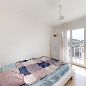 WG-Zimmer for rent for 425 € per month in La Seyne-sur-Mer, Avenue Jean Moulin