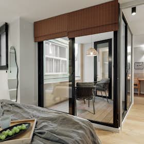 Apartment for rent for €4,256 per month in Barcelona, Carrer d'Escipió