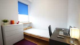 私人房间 正在以 PLN 702 的月租出租，其位于 Łódź, ulica Tarninowa