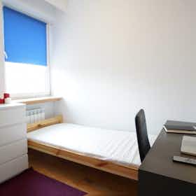 私人房间 正在以 PLN 699 的月租出租，其位于 Łódź, ulica Tarninowa