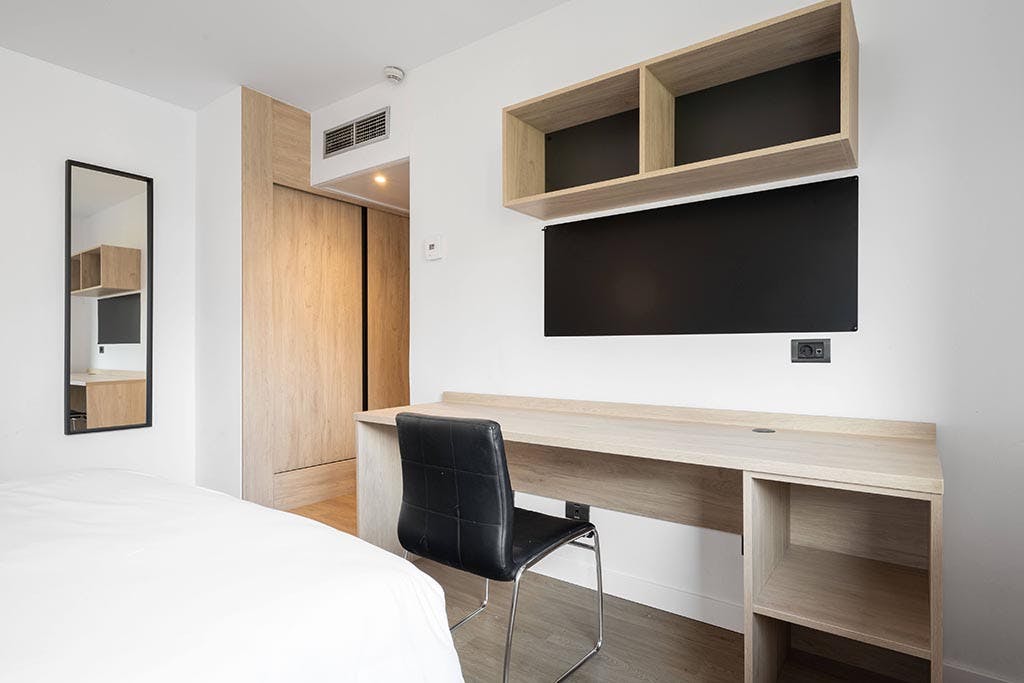 Habitación privada en alquiler por 1023 € al mes en Pamplona, Calle de Iturrama