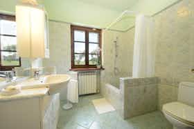 Huis te huur voor € 2.400 per maand in Altopascio, Via Torino