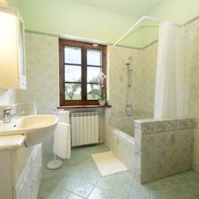 House for rent for €2,400 per month in Altopascio, Via Torino