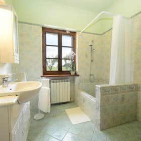 House for rent for €2,400 per month in Altopascio, Via Torino