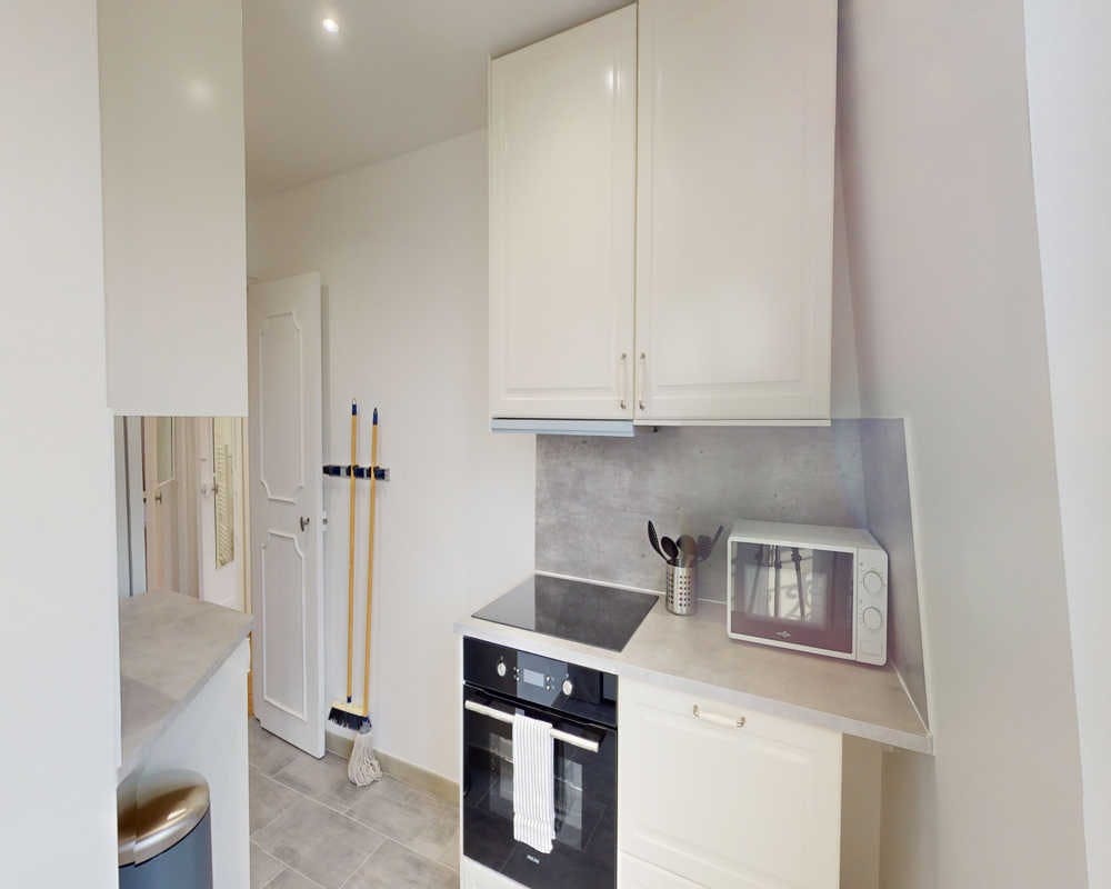 Private room for rent on Rue Chaligny, Paris - Plus