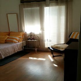 Private room for rent for €650 per month in Barcelona, Avinguda de Josep Tarradellas
