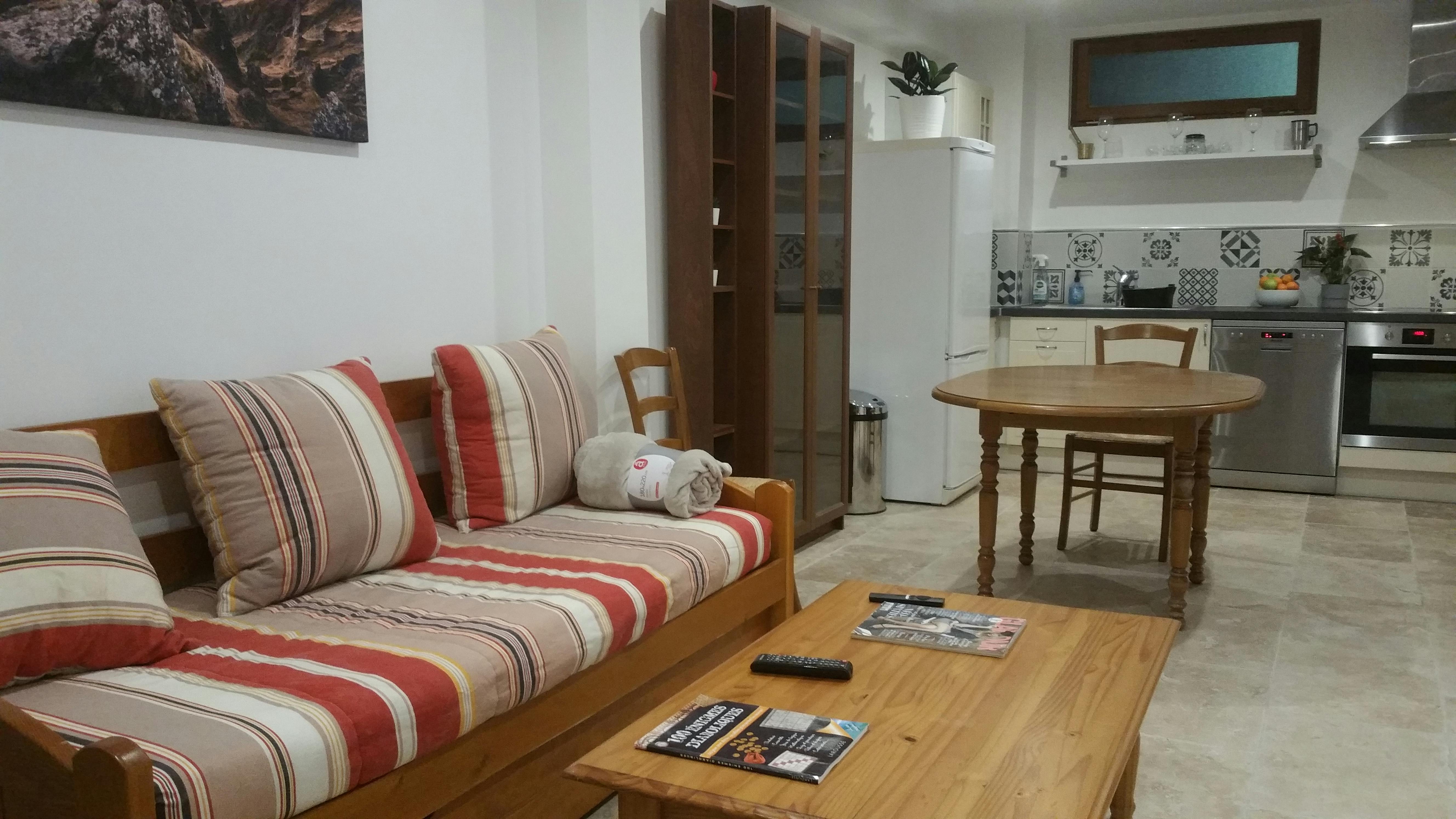 House for rent for €1,800 per month in Les Clayes-sous-Bois, Rue des Pinsons