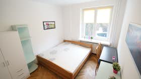 私人房间 正在以 PLN 950 的月租出租，其位于 Łódź, ulica Głęboka