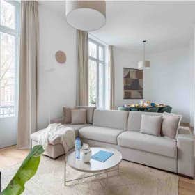 Appartement te huur voor € 1.931 per maand in Uccle, Avenue Winston Churchill