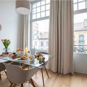 Appartement te huur voor € 1.929 per maand in Uccle, Avenue Winston Churchill