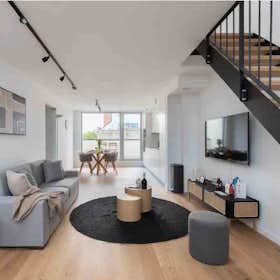 Appartement te huur voor € 2.000 per maand in Uccle, Avenue Winston Churchill