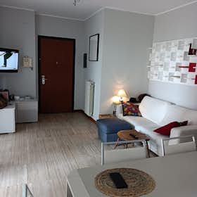 Apartment for rent for €1,280 per month in Milan, Via Bernardo Rucellai