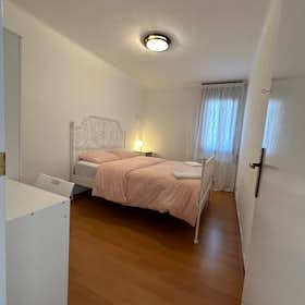 Private room for rent for €620 per month in Badalona, Carrer de Coll i Pujol