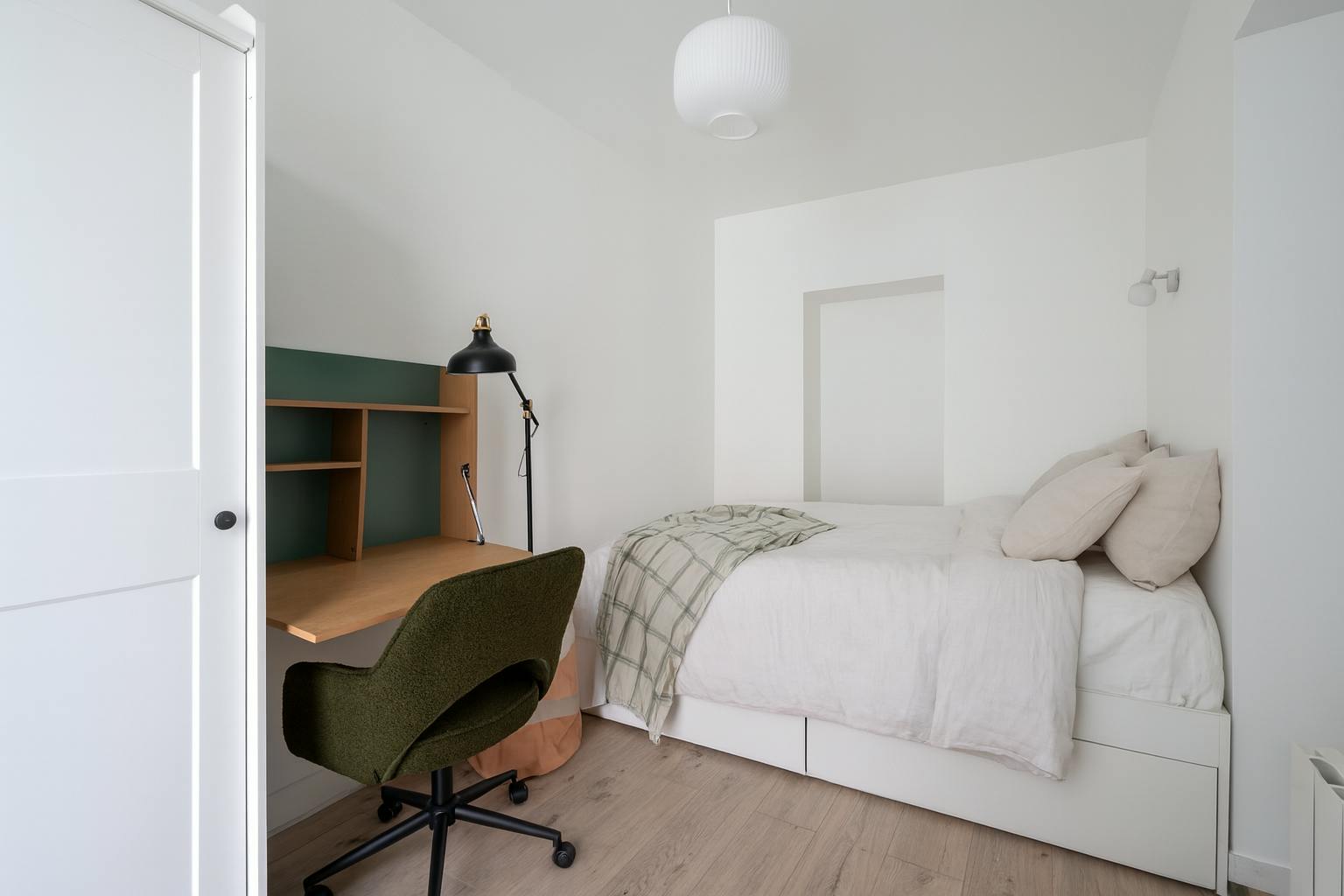 Private room for rent for €1,000 per month in Paris, Place de la Réunion