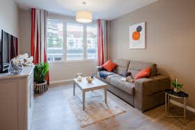 Apartamento para alugar por € 3.000 por mês em Suresnes, Rue Diderot