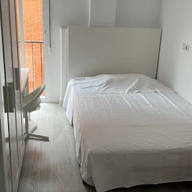 Private room for rent for €470 per month in Málaga, Avenida de Carlos Haya