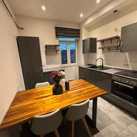 Appartement te huur voor € 1.420 per maand in Mannheim, Obere Riedstraße