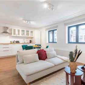 公寓 正在以 €1,650 的月租出租，其位于 Brussels, Rue de l'Enseignement