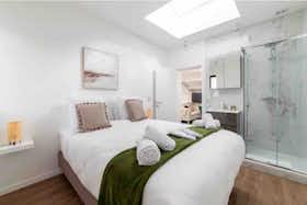 Apartament de închiriat pentru 1.700 EUR pe lună în Brussels, Rue de l'Enseignement