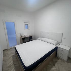 Private room for rent for €750 per month in Madrid, Calle de Ayala