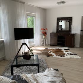 Lägenhet att hyra för 1 500 € i månaden i Frankfurt am Main, Florianweg
