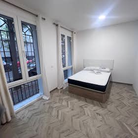 Private room for rent for €810 per month in Madrid, Calle de Ayala