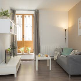 Apartment for rent for €1,900 per month in Valencia, Carrer Sagrari del Salvador