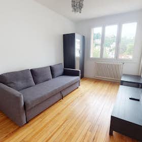Apartamento para alugar por € 395 por mês em Saint-Étienne, Avenue de Rochetaillée
