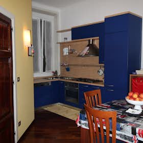 Studio for rent for €1,600 per month in Milan, Via Emilio Gola