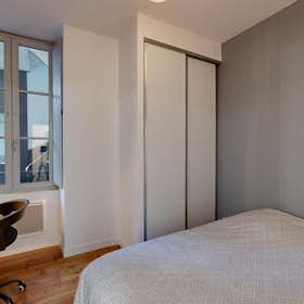 私人房间 正在以 €380 的月租出租，其位于 Pau, Rue Émile Guichenné