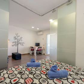 单间公寓 正在以 €1,250 的月租出租，其位于 Castelldefels, Passeig Marítim