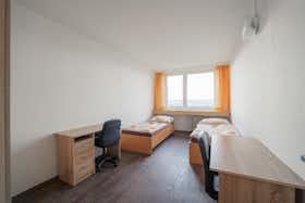 Спільна кімната за оренду для 10 000 CZK на місяць у Prague, Kutilova