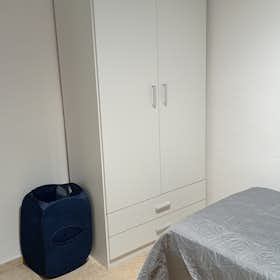 Private room for rent for €375 per month in Sevilla, Calle Sánchez Perrier