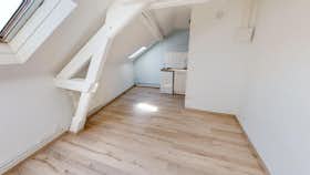 Studio for rent for €350 per month in Reims, Rue Paul Vaillant-Couturier