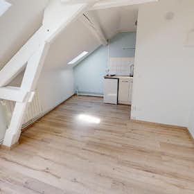 Studio for rent for €350 per month in Reims, Rue Paul Vaillant-Couturier
