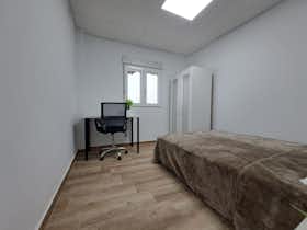 Mehrbettzimmer zu mieten für 350 € pro Monat in Valencia, Calle La Macarena