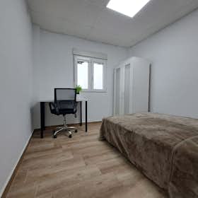 Shared room for rent for €350 per month in Valencia, Calle La Macarena