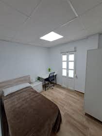 Mehrbettzimmer zu mieten für 390 € pro Monat in Valencia, Calle La Macarena