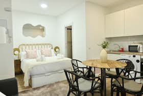 单间公寓 正在以 €1,250 的月租出租，其位于 Madrid, Calle Monte Perdido