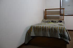 WG-Zimmer zu mieten für 400 € pro Monat in Santa Maria da Feira, Rua do Salgueiro