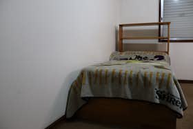 Приватна кімната за оренду для 400 EUR на місяць у Santa Maria da Feira, Rua do Salgueiro
