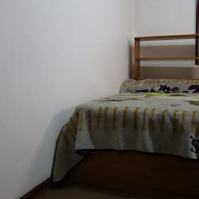 WG-Zimmer zu mieten für 400 € pro Monat in Santa Maria da Feira, Rua do Salgueiro
