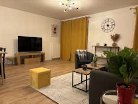 Appartement te huur voor € 2.900 per maand in Sartrouville, Rue du Docteur Roux