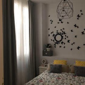 Private room for rent for €800 per month in Barcelona, Carrer de Fontanella