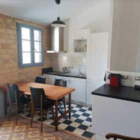 Private room for rent for €600 per month in Avignon, Rue des Teinturiers